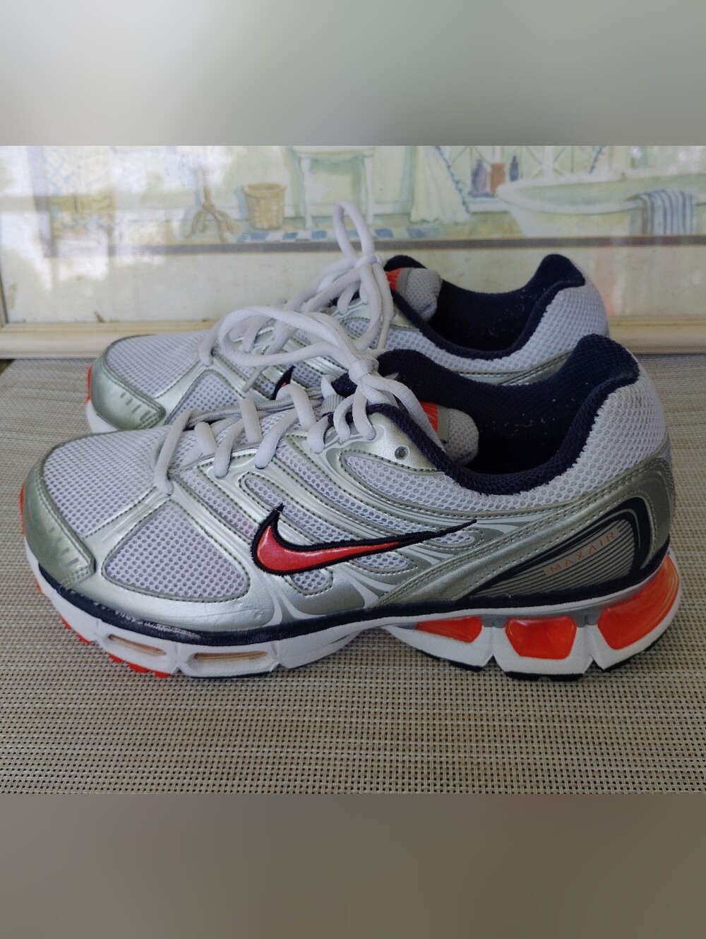 Nike Max Air "Tailwind 2009" Silver Mesh/Red Athletic/Casual Shoes. Size 7.5.